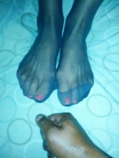 Wife\'s feet and pussy - N