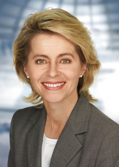 Ursula von der Leyen - CDU-MILF - N