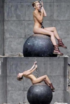 Miley Cirus nuda - N