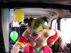 amateur-teen-clown-bangs-in-fake-taxi