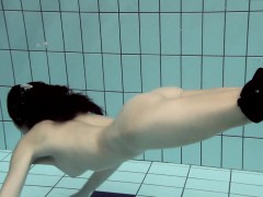 loris-blackhaired-teen-swirling-in-the-pool