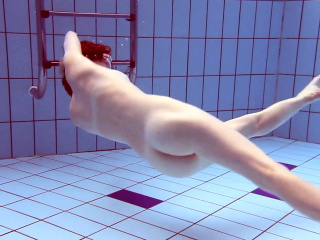 Sexy Libuse underwater in the pool