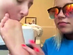 lesbian-foot-fetish-on-webcam