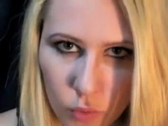 long-tongue-blonde-on-webcam