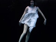 andrejka-does-astonishing-underwater-moves