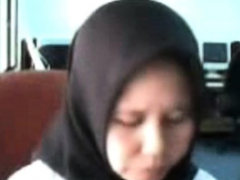 indonesia-ibu-jilbab-tudung-depan-webcam