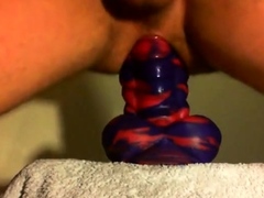 amateur-anal-sex-toy-fun-with-flint-the-bad-dragon