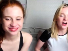 sexy-amateur-18-blond-teen-first-time-webcam