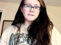 amateur-brunette-double-toying-on-webcam