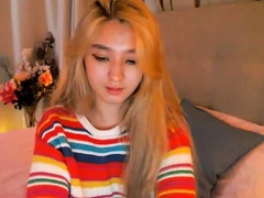 cute-blonde-amateur-webcam-teen-masturbating