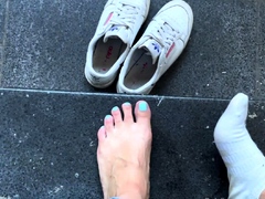 foot-fetish-close-up-feet-and-toes-tease