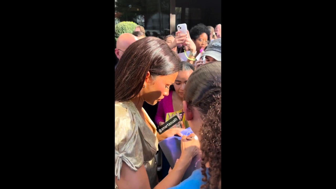 Zendaya Nipple Slip At A Fan Signing at DrTuber