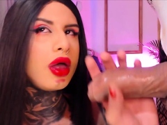 gorgeous-shemale-gets-her-mouth-fucked