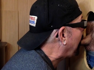 Facial loving gloryhole DILF sucks cock