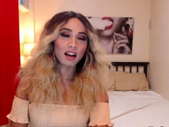 Beautiful blonde trans wanks off on webcam